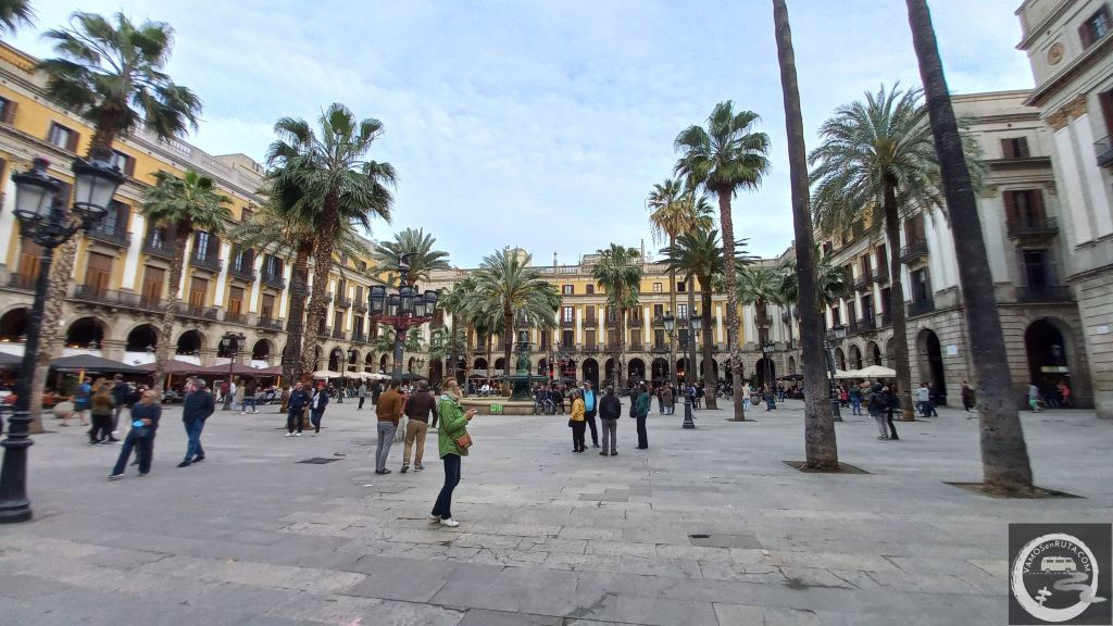 Qué ver en Barcelona. Plaza Real