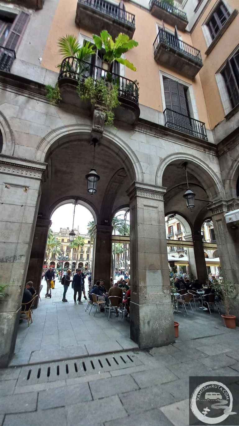 Qué ver en Barcelona. Plaza Real