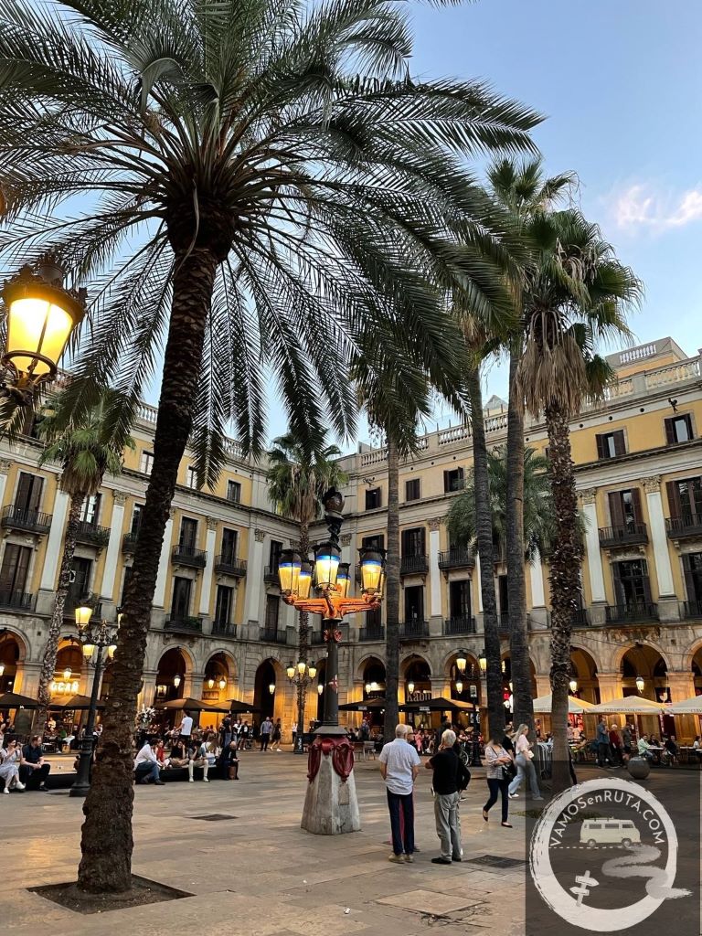 Qué ver en Barcelona. Plaza Real