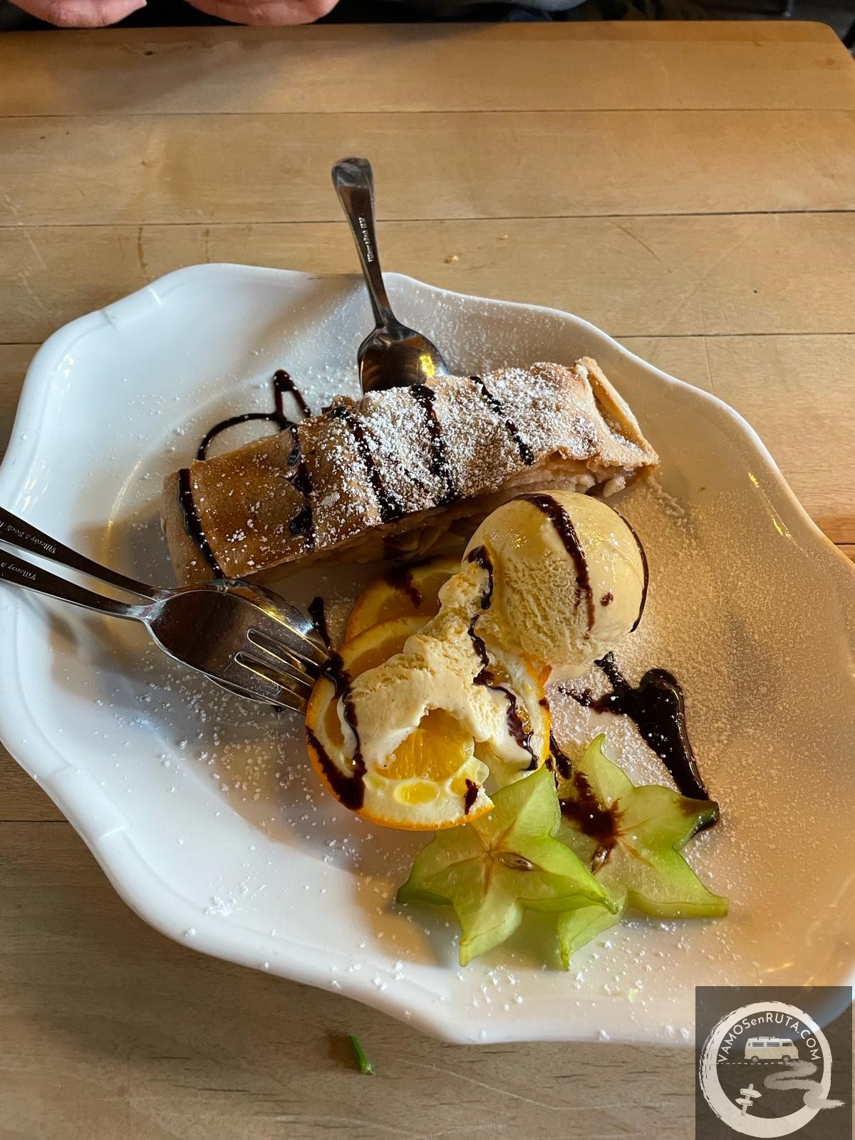 Comida típica de Baviera. Munich. Apfelstrudel.